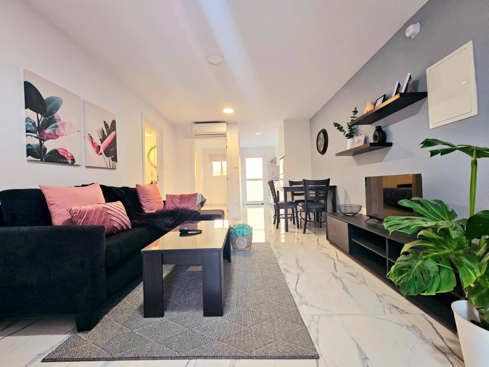 1Bd Beach Apartment Paphos Eksteriør billede