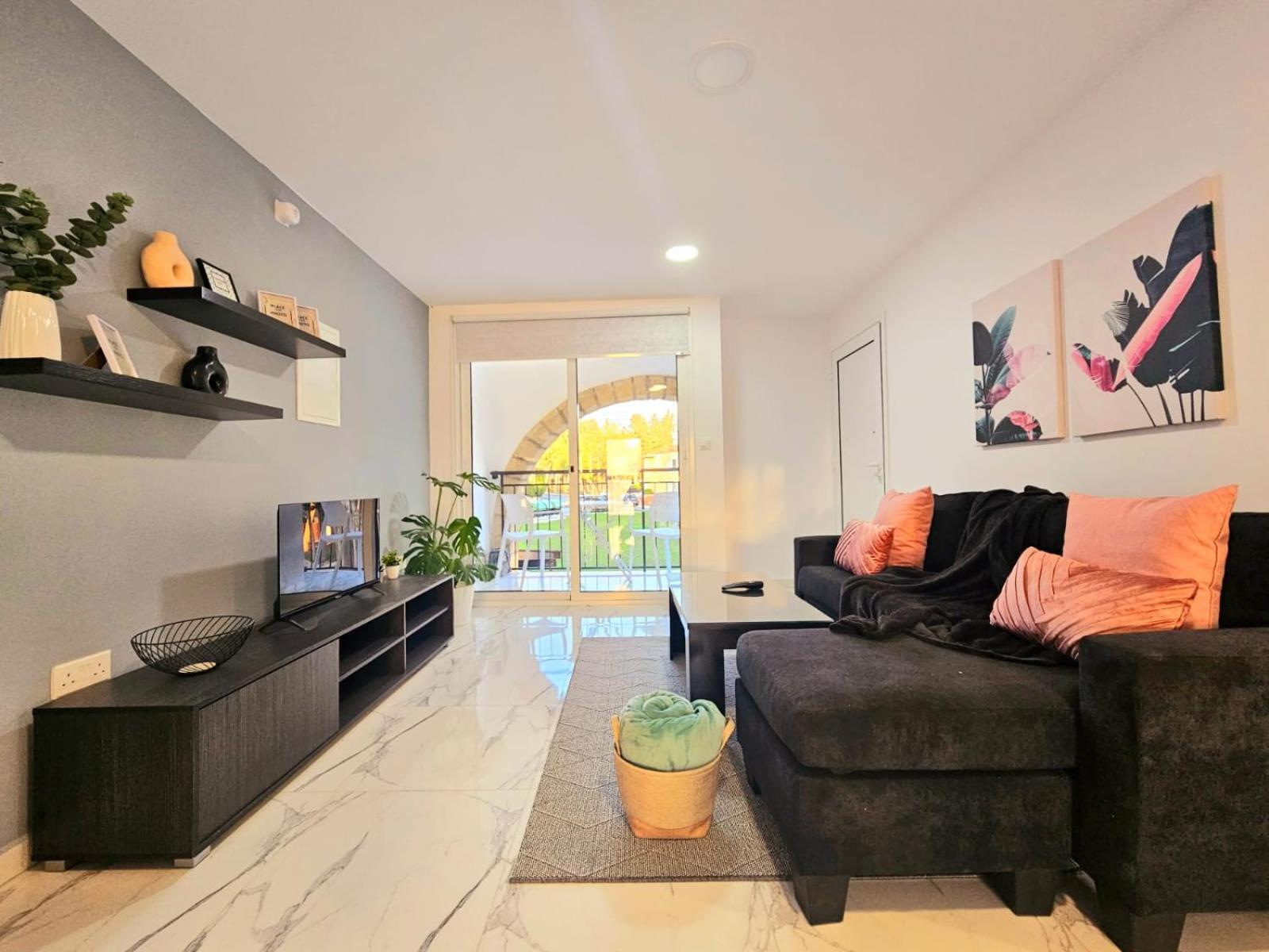 1Bd Beach Apartment Paphos Eksteriør billede