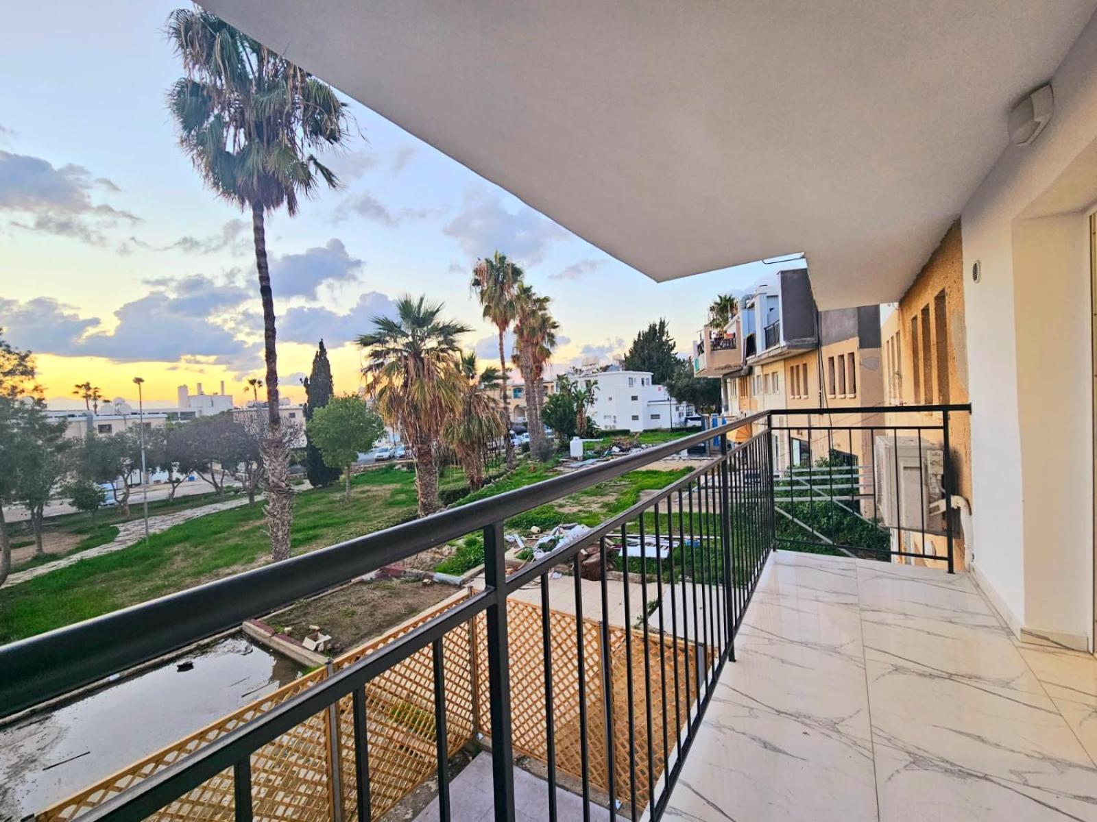 1Bd Beach Apartment Paphos Eksteriør billede