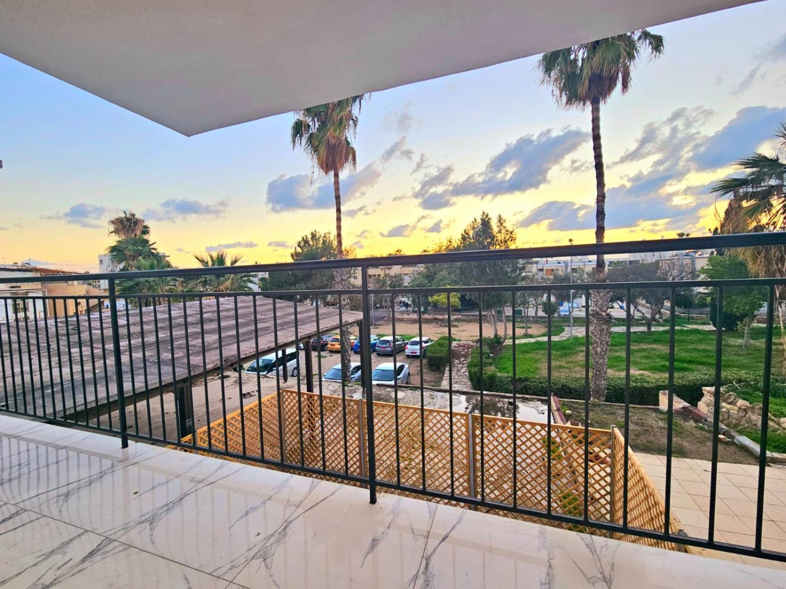 1Bd Beach Apartment Paphos Eksteriør billede